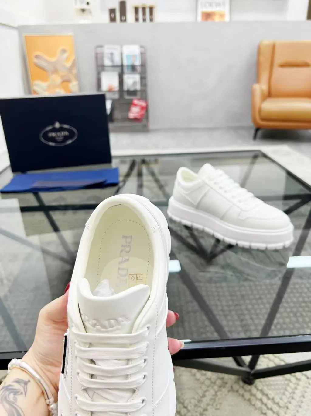 Men's Men's Shoes 💰440 [New Style] 🎍🎍Prada Prada's new men's leather sneakers, the highest version on the market, any comparison is welcome🆚! The original leather has excellent texture and is super high-end! Fetal sheep net lining imported from Italy, removable pad! Luxurious materials and fine workmanship, highly recommended! Code: 38-44 (45 can be customized